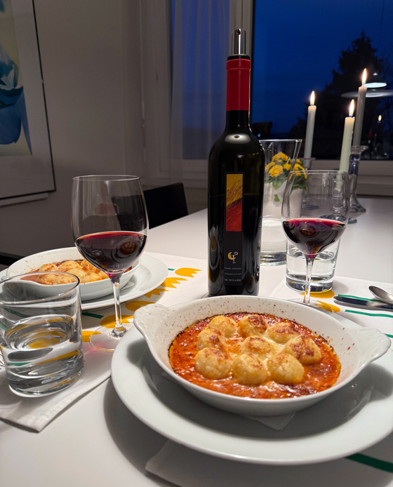 Bacchanales mit Gnocchi auf Tomatensauce