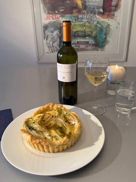 Johannisberg Wein mit Chicorée - Ziegenkäse - Tarte