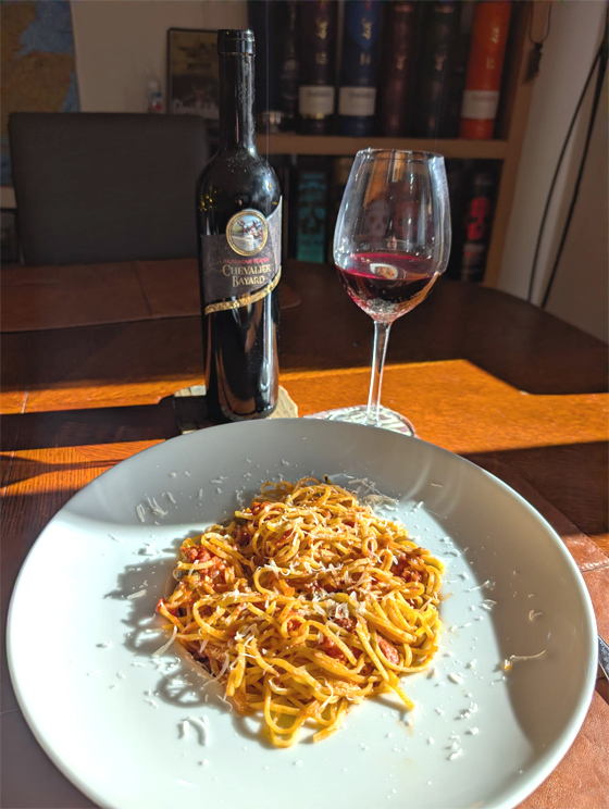 Tajarin al sugo di pomodoro con salsiccia mit Humagen von Bayard